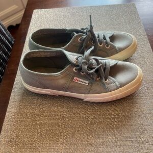 Superga tennis shoes.‎